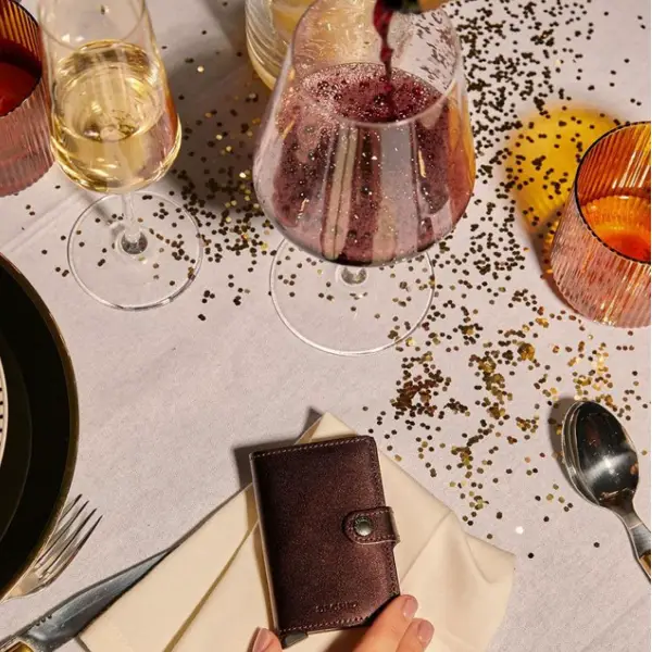 Secrid Miniwallet brown on table next to drinks