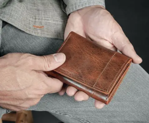 compact trifold wallet