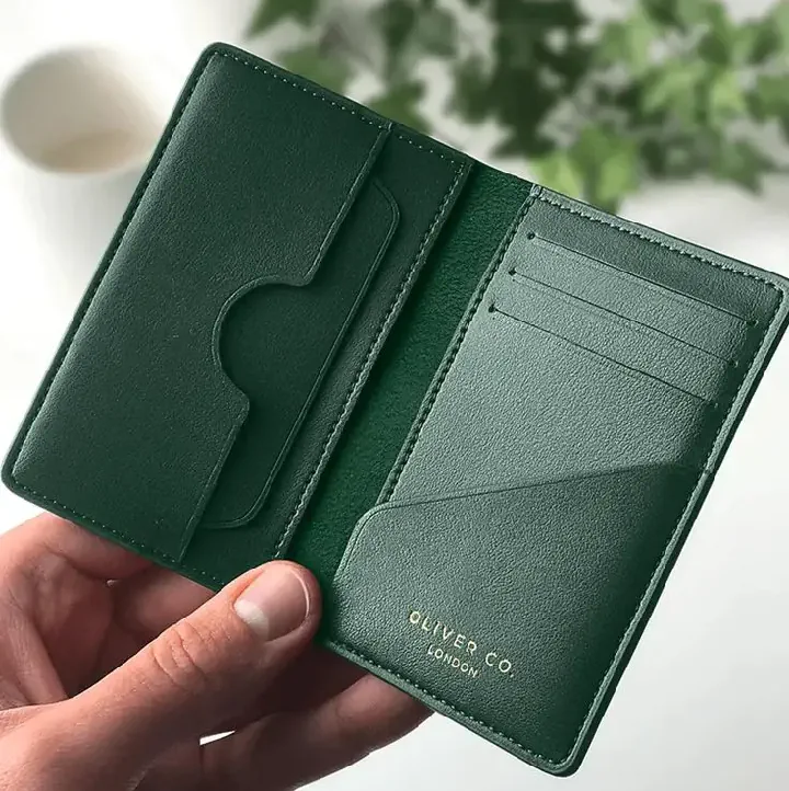 minimalist wallet aesthetics